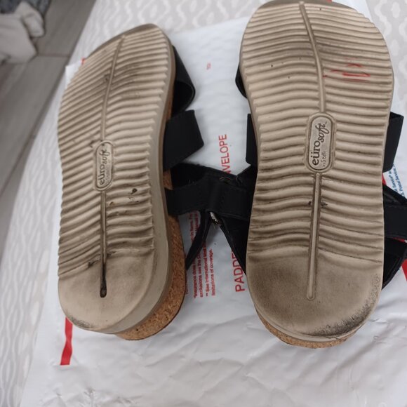 EURO SOFT BY SOFFT LYNELLE WOMEN'S SZ 7.5 BLACK STRAPPY VELCRO SANDALS - Picture 3 of 3